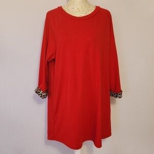 Sunshine & Rodeos Women SZ L Red 3/4 Sleeve Leopard Print Cuff Relaxed Fit Tunic